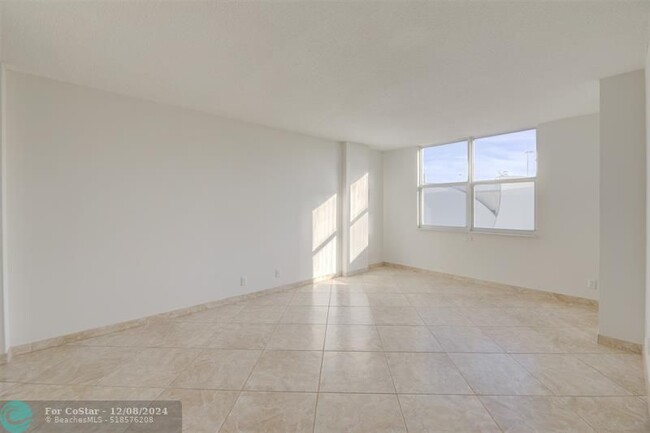 Building Photo - 305 N Pompano Beach Blvd