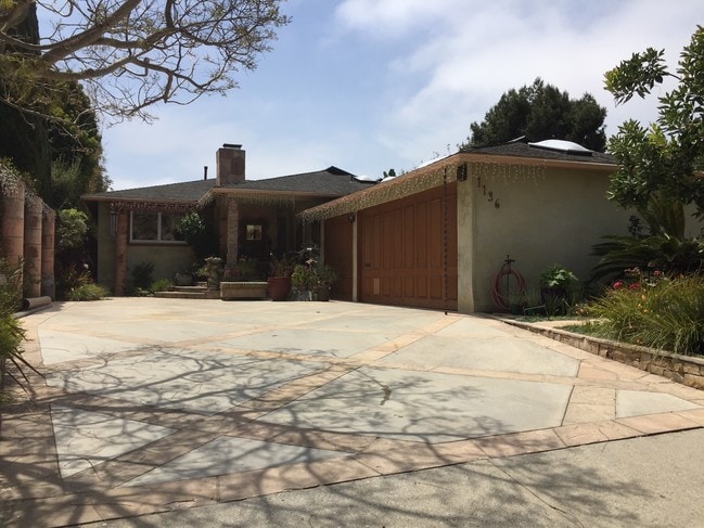 front driveway/house set off stret - 1136 8th St