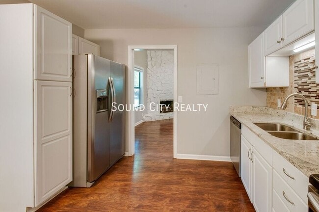 Building Photo - 625 Mercer Dr