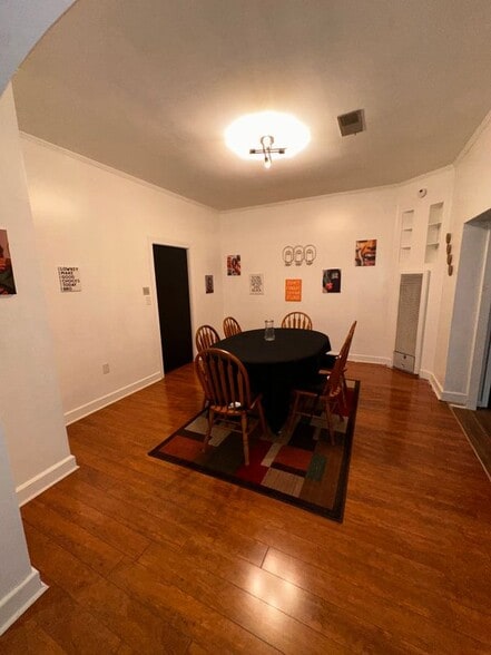 Building Photo - 1131 Eastview St