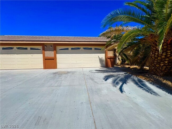 Building Photo - 1071 S Potro Ave