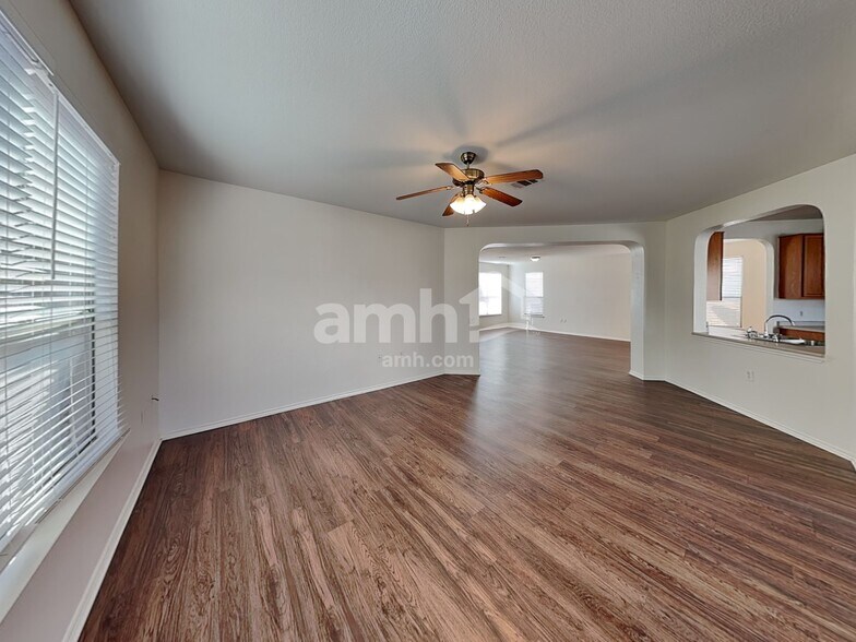 Building Photo - 6202 Roseborough Dr