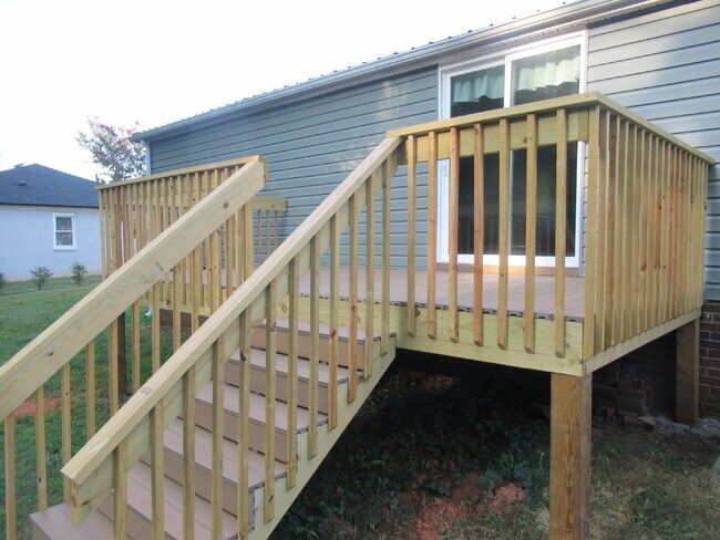 Building Photo - Move-In Ready 3-Bedroom Home in North Lincoln School District!