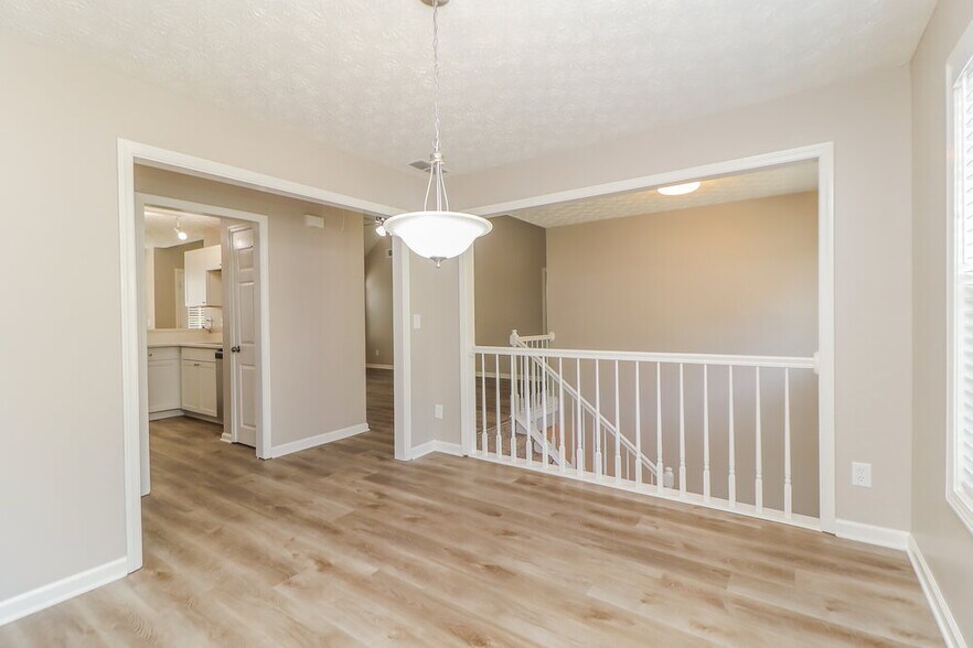 Building Photo - 2975 Northcliff Dr