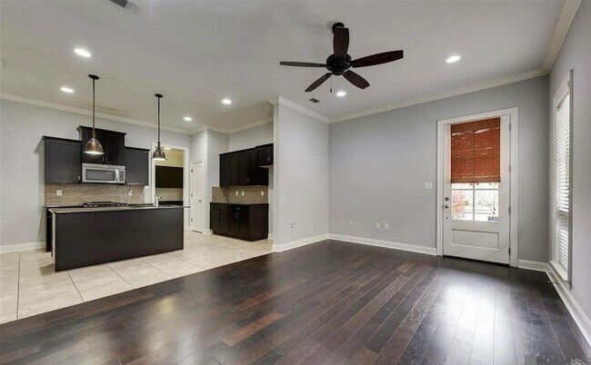 Building Photo - 7853 Seville Ct
