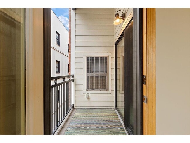 Building Photo - 270 4th St E