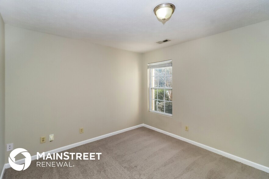 Building Photo - 11104 Northwoods Forest Dr