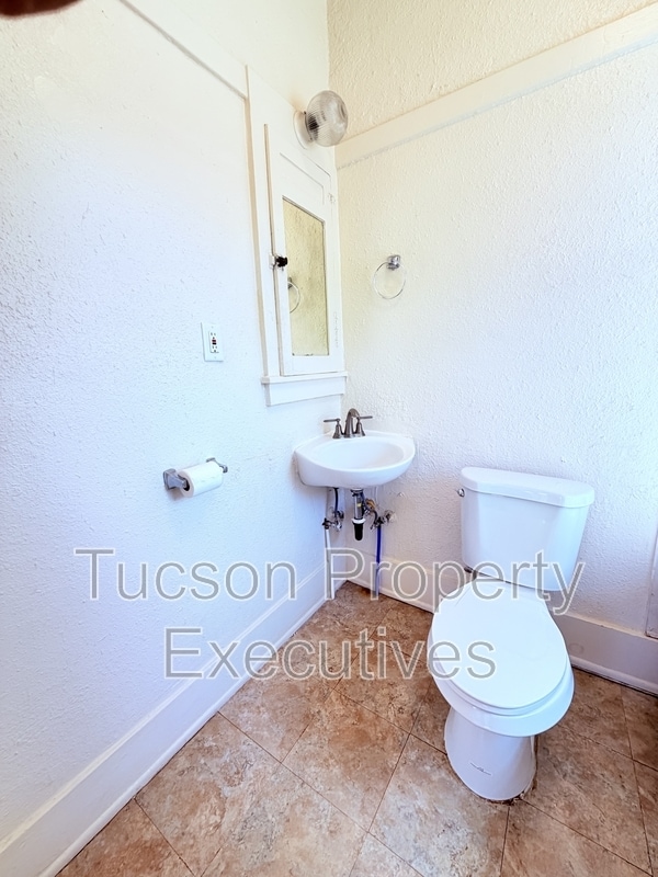 Building Photo - 722 E Drachman St