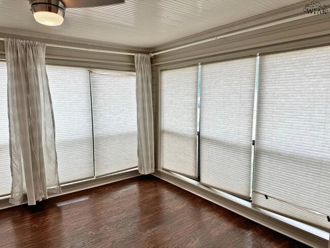 Building Photo - 1716 Victory Ave