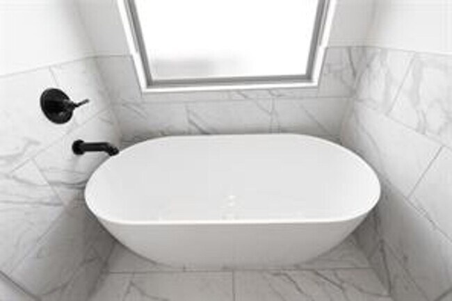 Building Photo - Brand New! 4 bedroom 3 bath home in Edmond...