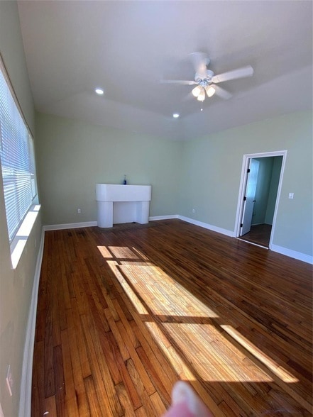 Primary Photo - 1655 Hayes St