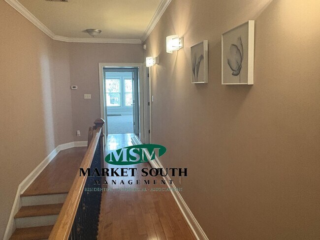 Building Photo - **APPLICATION PENDING!! Renovated Historic District!