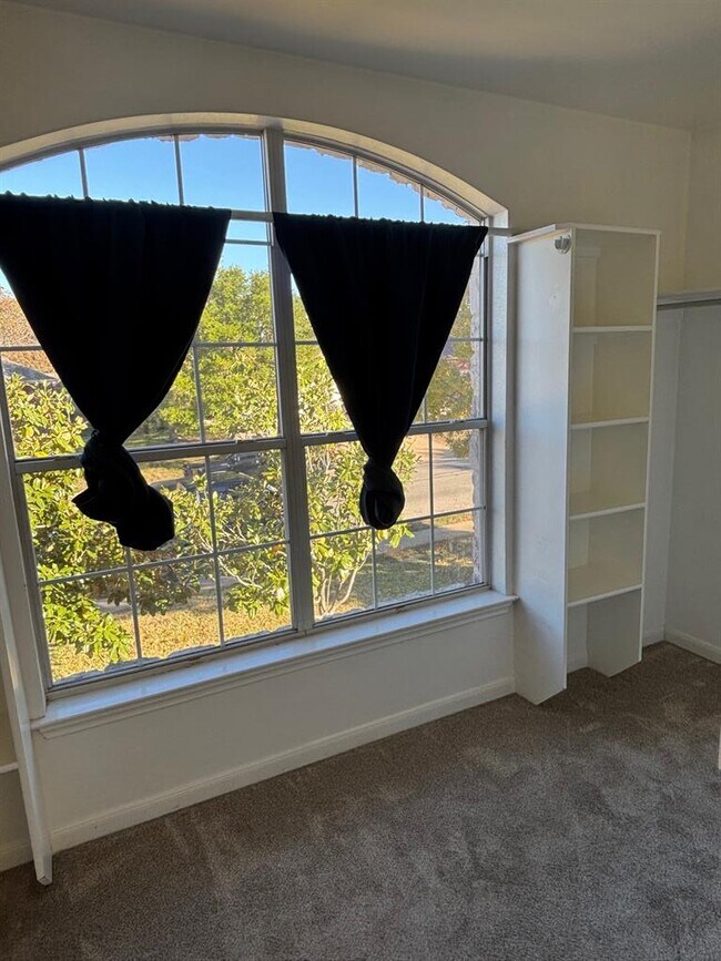 Building Photo - 714 Adler Falls Ln