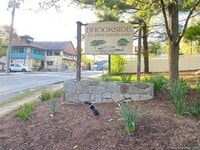 Building Photo - 7 Padanaram Rd