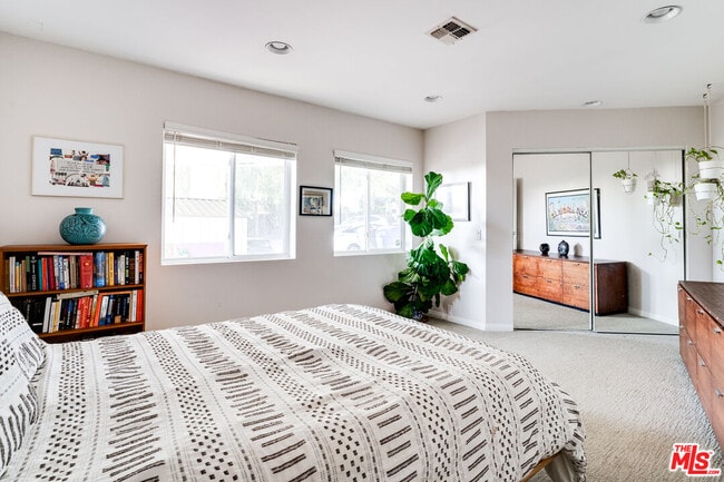 Building Photo - 467 Canyon Vista Dr