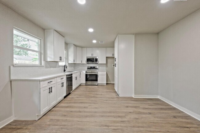 Building Photo - 4926 Adonis Dr