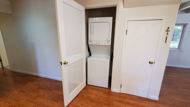 Building Photo - LONG-TERM RENTAL: Great Cedar Flat Home with Carport & Gas Fireplace!