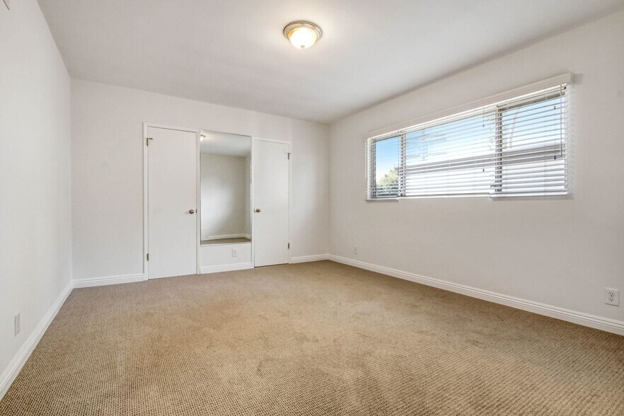 Building Photo - 11615 Darlington Ave