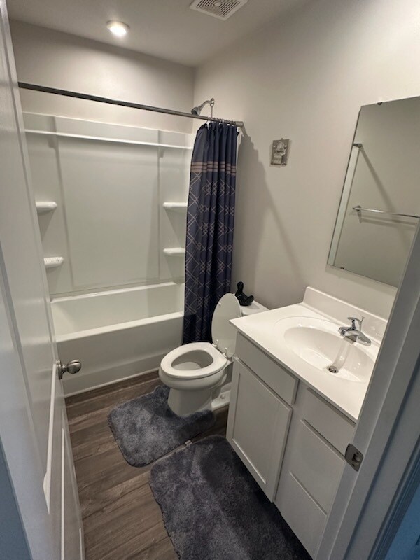 Guest Bathroom # 1 - 2611 McCurdy Trl