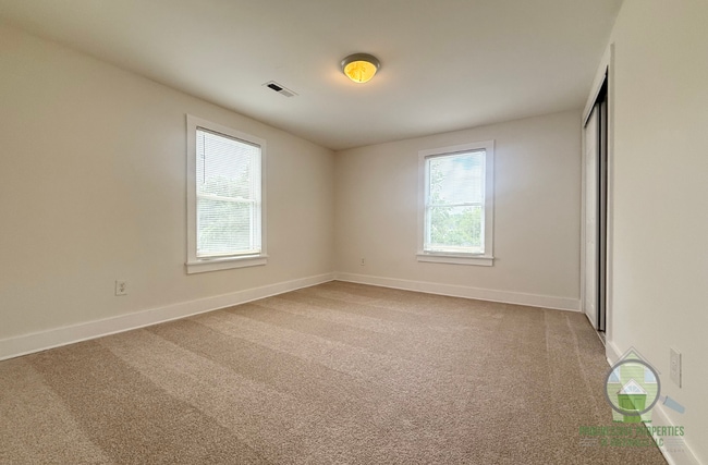 Building Photo - 1206 W Bramlett Rd