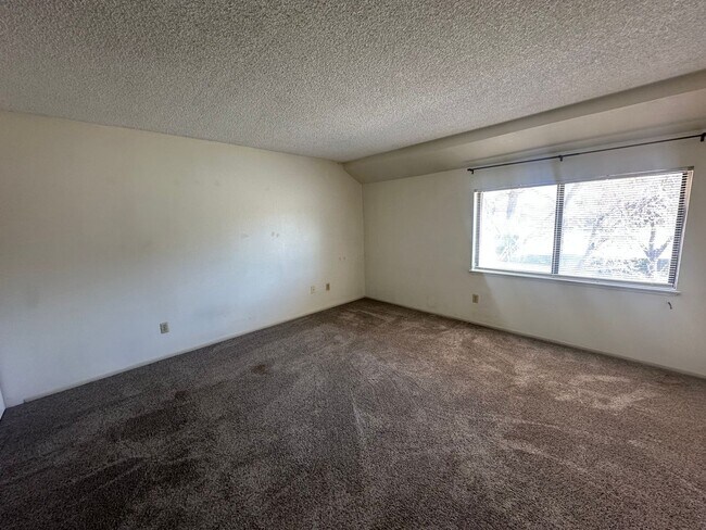 Building Photo - Elegant 4-Bedroom, 3-Bath Home in Prime Cul-de-Sac Location