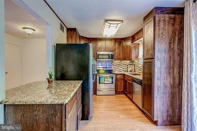 Building Photo - 13676 Barren Springs Ct