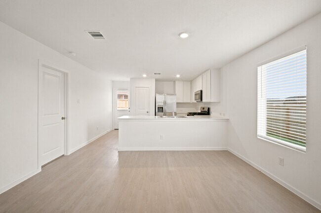 Building Photo - 702 Umbrella Tree Dr