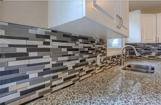 Building Photo - Home For Rent in St Petersburg!