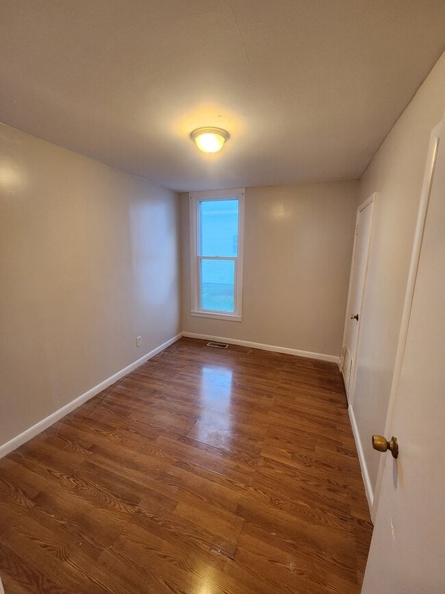 Building Photo - 2317 Richmond Ave