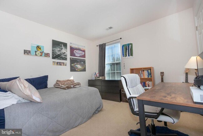 Building Photo - 7629 Hamelin Ln