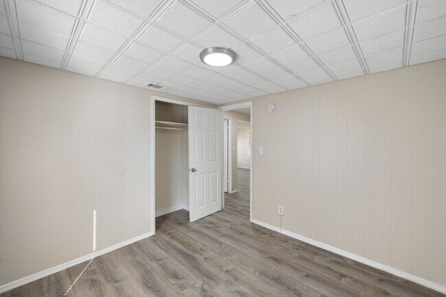 Building Photo - Cute St Pete Bungalow 3/1