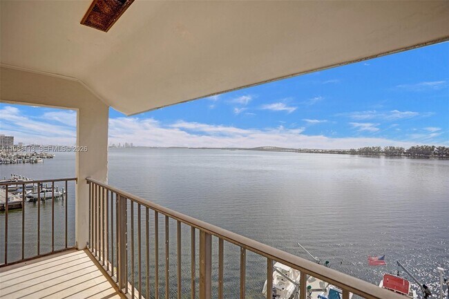 Building Photo - 2201 Brickell Ave