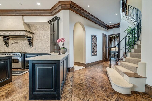 Building Photo - 5701 Mistletoe Ct