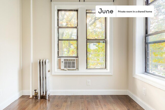 Building Photo - Private bedroom in 4 bed/1 bath Home