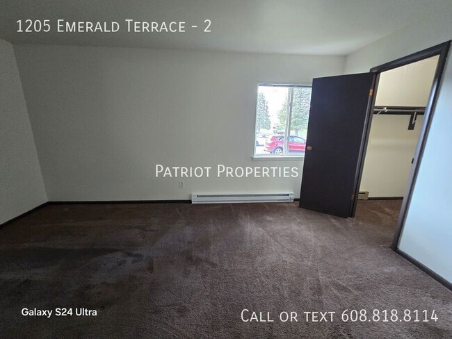 Building Photo - 2 bedroom/ 1 bath apartment in Sun Prairie...