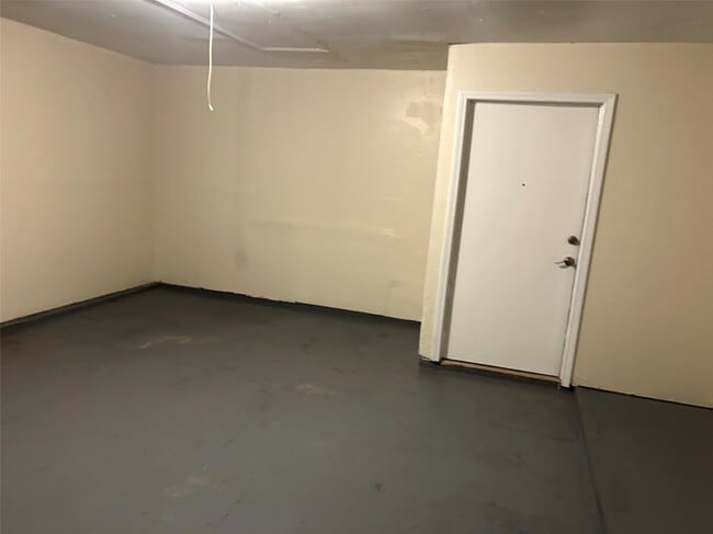 Building Photo - 5018 Ridgecreek Dr