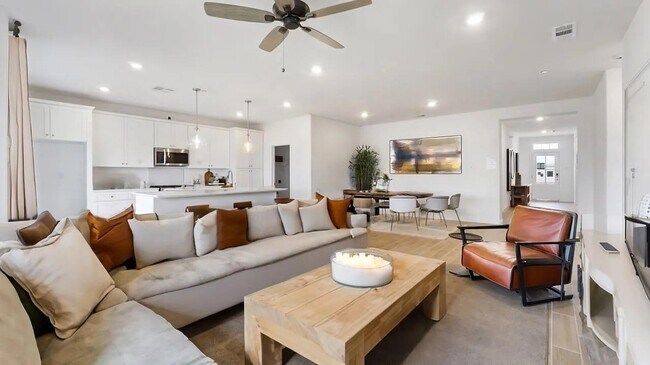 Building Photo - 7066 W Cheshire Ave