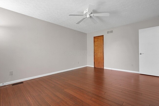 Building Photo - 7961 Pinehill Rd