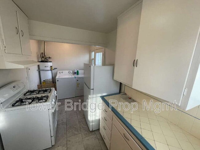 Building Photo - 2871 32nd Ave