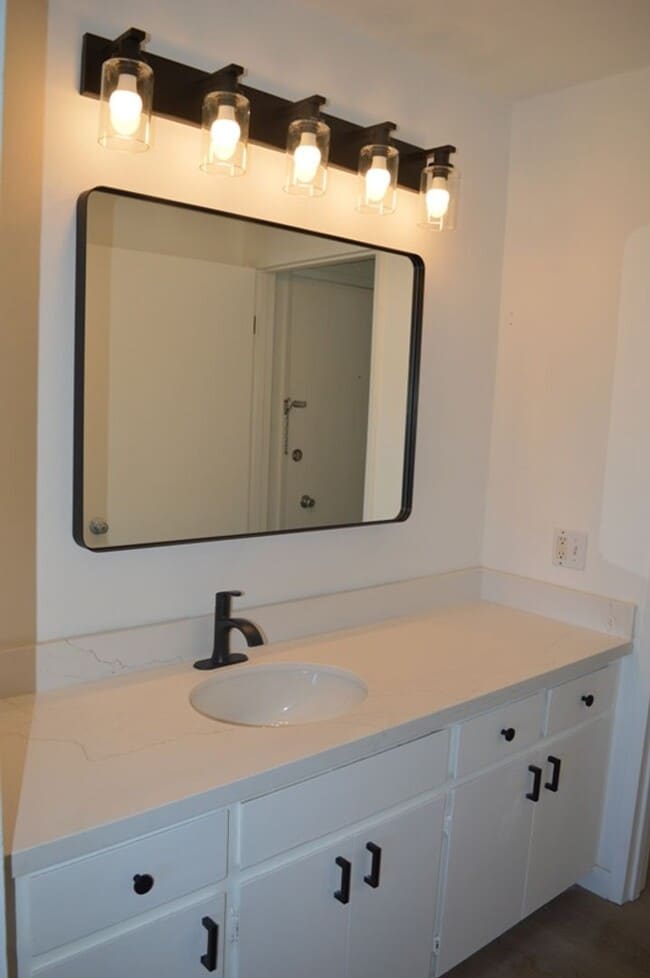 Building Photo - Beautifully Updated Condo with Bay View and 2 Primary Suites!