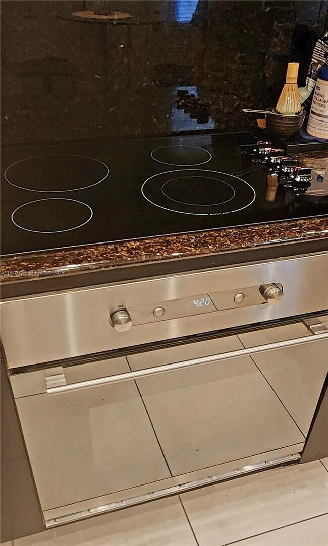 Building Photo - 3301 N Country Club Dr