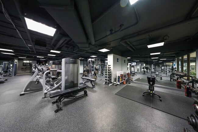 Building Photo - 3020 NE 32nd Ave