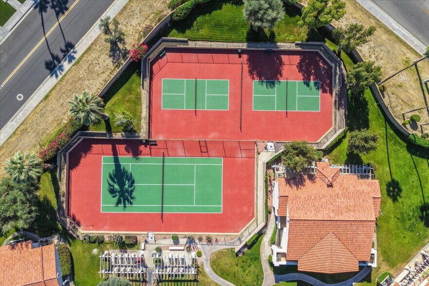 Building Photo - 2701 E Mesquite Ave