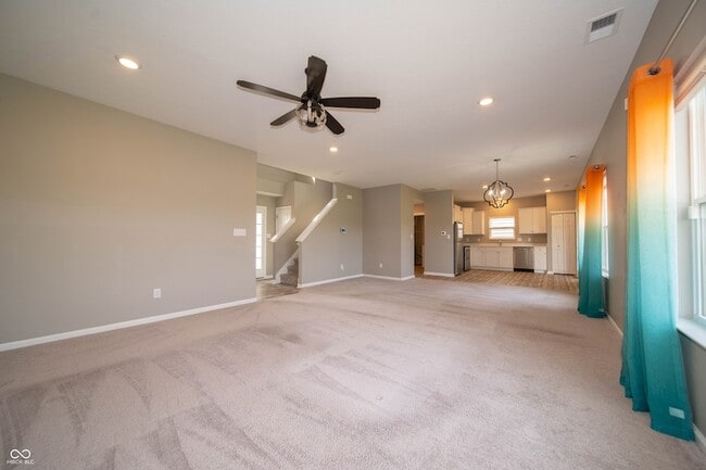 Building Photo - 7062 English Oak Dr