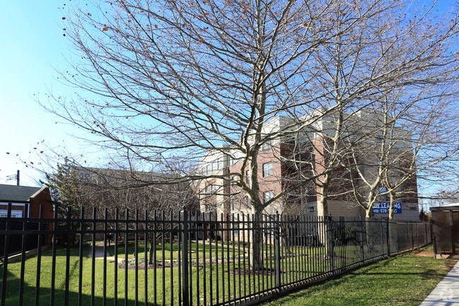 Primary Photo - Park Heights Place