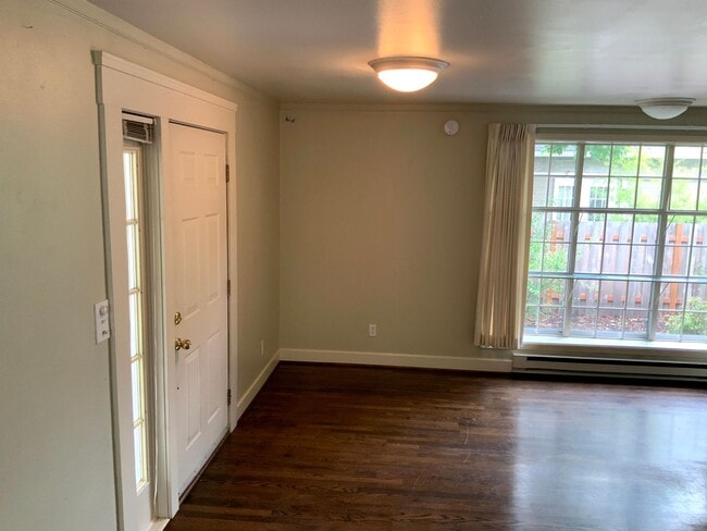 Building Photo - 1 Bedroom Bungalow in Downtown Eugene