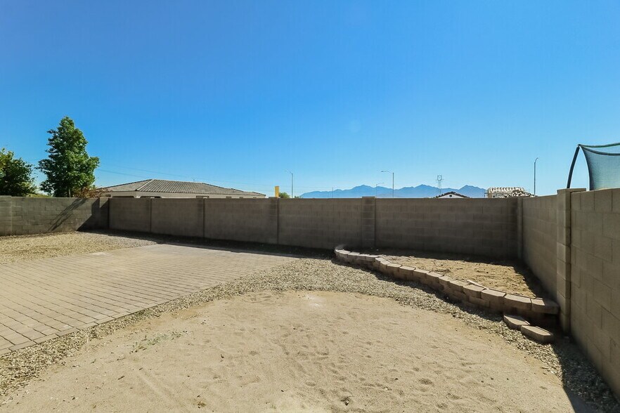 Building Photo - 709 E Whyman Ave