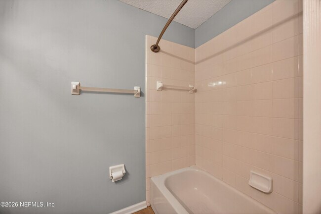 Building Photo - 13727 Richmond Park Dr N