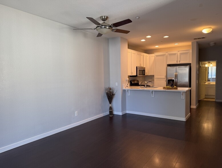 Building Photo - 16910 Bixby St