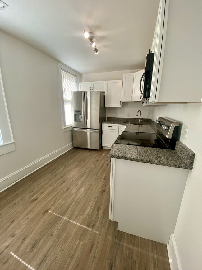 Building Photo - Riverview 2 bedroom 1 bath